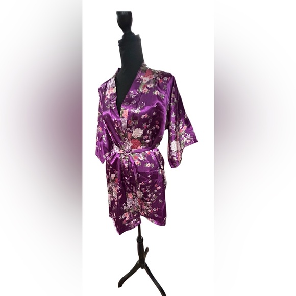 💜ABSOLUTELY GORGEOUS SILKY KIMONO/BATHROBE!! STUNNING FLORAL PRINT! - Picture 7 of 16